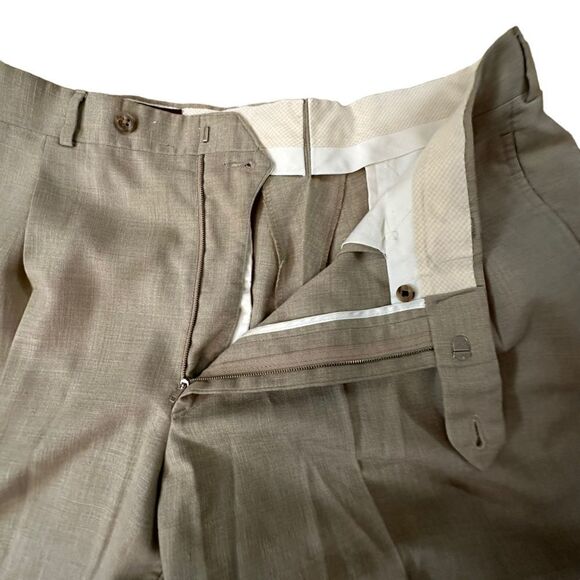 Reyn’s ~ Khaki colored Men’s Linen Pants ~ pleated front ~ full leg ~ size 34 - Picture 3 of 9